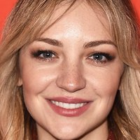 Abby Elliott Nue