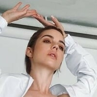Adelaide Kane Nue