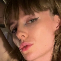 adelaideasterix Nue
