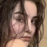 Adriana Hall Nue