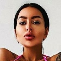 Alena Omovich Nue