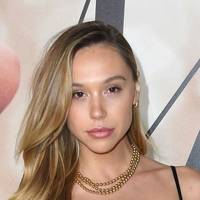 Alexis Ren Nue
