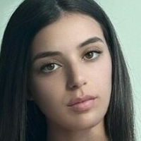 Amber Ajami Nue