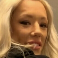 Amelia Elsa Robbins Nue