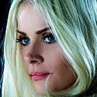 Anita Briem Nue