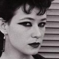 Ann Magnuson Nue