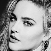 Anne-Marie Nue