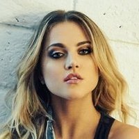 Anne Winters Nue