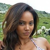Ariel Meredith Nue