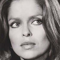 Barbara Bach Nue