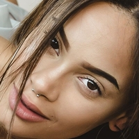 Bela Esquiavone Nue