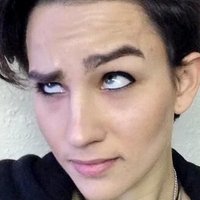 Bex Taylor-Klaus Nue