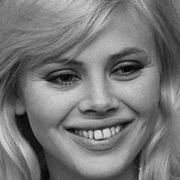 Britt Ekland Nue
