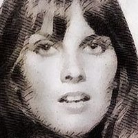 Caroline Munro Nue