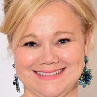 Caroline Rhea Nue