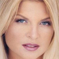 Carrie Flaska Nue