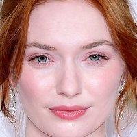 Eleanor Tomlinson Nue