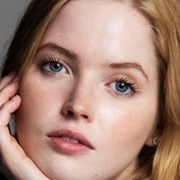Ellie Bamber Nue