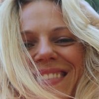 Emma Bell Nue