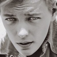 Erika Linder Nue