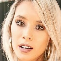Flor Moyano Nue