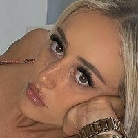 Holly Matthews Nue