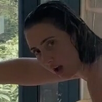 Isabelle Eleanore Nue