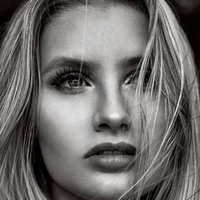 Joy Rushton Nue