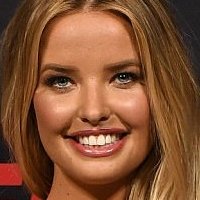 Kahili Blundell Nue