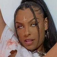 Kesia Lins Nue