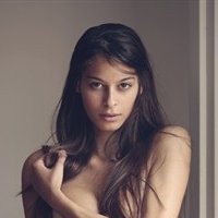 Lara Swiecicki Nue