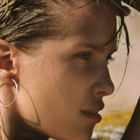 Laura Oganessian Nue