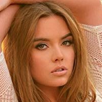 Lauren Hanley Nue