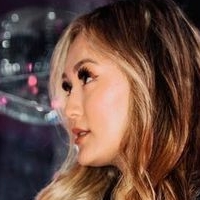Lauren Riihimaki Nue
