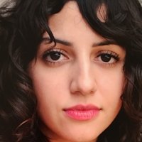 Layla Khoshnoudi Nue