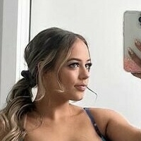 Lillie Hawkes Nue