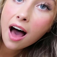 Lily Daisy Phillips Nue