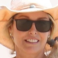 Linda Holliday Nue