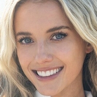 Lindsay Brewer Nue
