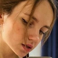 Lizzy Milks Nue