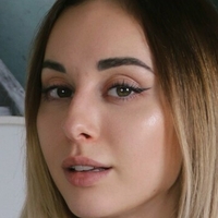 lola-aus Nue