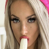 Lucie Tabitha Nue