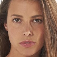 Lucy Bayet Nue