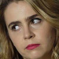 Mae Whitman Nue