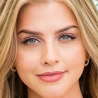 Marina Laswick Nue