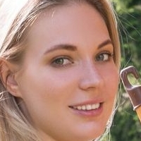 Maxine Nue