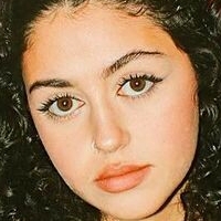 Maya Abdallah Nue