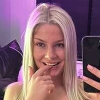 Molly Mercedes Nue