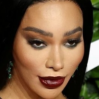 Munroe Bergdorf Nue