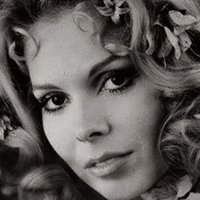 Nélida Lobato Nue